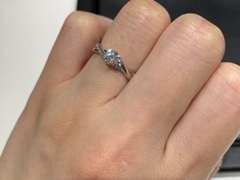 【ラザール ダイヤモンド(LAZARE DIAMOND)の口コミ】 手が大きいので、ボリュームのあるリングを探していました。蔦が絡み合う…