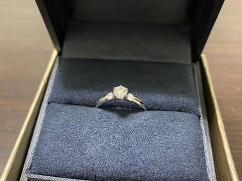 【ラザール ダイヤモンド(LAZARE DIAMOND)の口コミ】 指輪に対して無知だったので、有名な海外ブランドや結婚情報誌に載ってい…