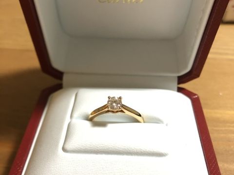 【カルティエ(Cartier)の口コミ】 王道の一粒ダイヤで年齢を重ねても使えるようシンプルなデザインのものに…