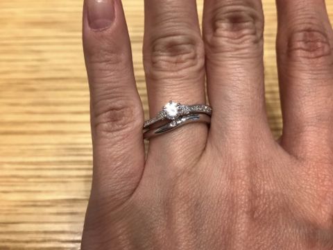 【BIJOUPIKO(ビジュピコ)の口コミ】 重ね付けがしたかったのでデザインが多様にある婚約指輪から選び、そのと…