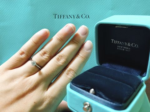 【ティファニー(Tiffany & Co.)の口コミ】 ティファニーセッティングの美しい横顔に一目惚れして即決でした。
立て爪…