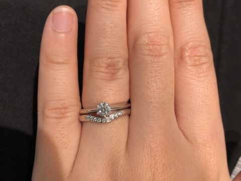 【ティファニー(Tiffany & Co.)の口コミ】 エンゲージと重ね付けすること前提にデザインを選びました。ゆるいU字のカ…