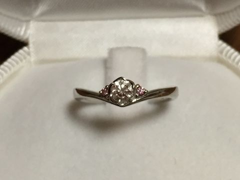 【TRECENTI(トレセンテ)の口コミ】 ダイアモンドを留める爪がお花の形になっているのがとても可愛く、さらに…