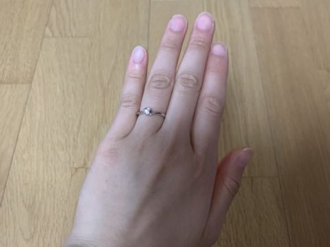 【4℃ BRIDAL(ヨンドシーブライダル)の口コミ】 ウェーブがかかっているタイプで指が長く見えるとお勧めをいただきました…