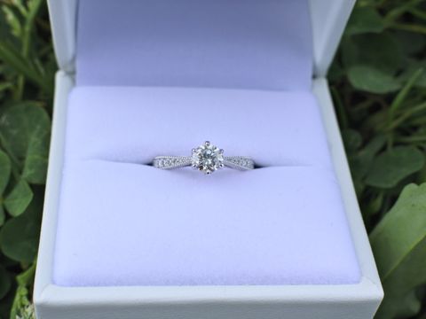 【宝寿堂(ほうじゅどう)の口コミ】 指輪のデザインがちょっと違うなと思っていたら店員さんに、付け加えるこ…