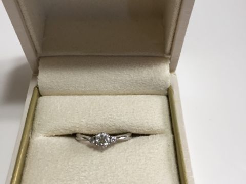 【ヴァンドーム青山(VENDOME AOYAMA)の口コミ】 普段あまり指輪をつける習慣がないため、シンプルでなるべく細いものが希…