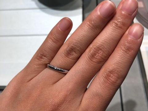 【アイプリモ(I-PRIMO)の口コミ】 上半分にメレダイヤがぎっしり詰まっていて、とてもきらびやかでした。上…