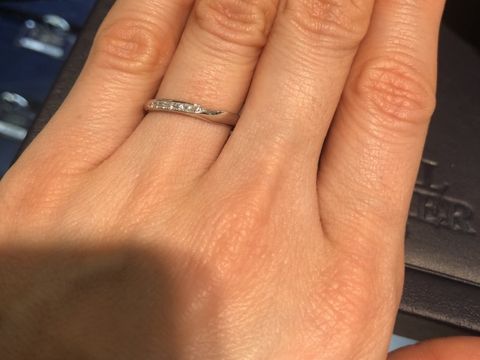 【ROYAL ASSCHER(ロイヤル・アッシャー)の口コミ】 ダイヤモンドとプラチナの輝きが本当に美しく、つけ心地も良かったです。
…