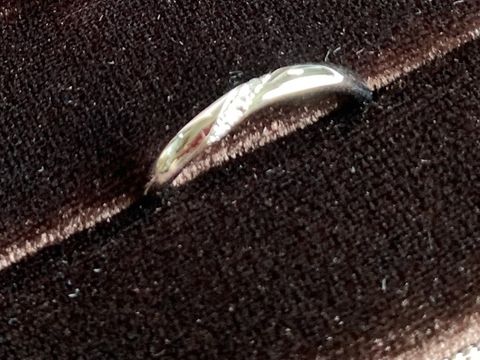 【アイプリモ(I-PRIMO)の口コミ】 指輪のデザインは、ウェーブで、ダイヤが付いてるのがいいなと思っていま…