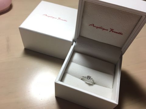 【アンジェリックフォセッテ(Angelique Fossette)の口コミ】 V字のデザインを探していたため、希望の形があったこと。また生涯保証とい…