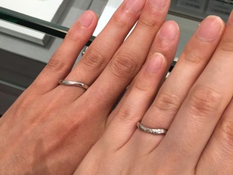 【アイプリモ(I-PRIMO)の口コミ】 アイプリモさんでも人気のデザインです。ひねり、ウェーブ感が強く指が細…