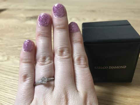 【エクセルコダイヤモンド(EXELCO DIAMOND)の口コミ】 一石ではなく、ダイヤがいくつか並んだデザインを希望していましたが、よ…
