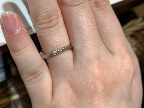 【杢目金屋(もくめがねや)の口コミ】 ホームページの写真で見ていたよりも、木目がナチュラルで、肌なじみが良…