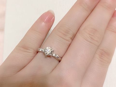 【宝寿堂(ほうじゅどう)の口コミ】 細身で、両脇にメレダイヤがセットされたリングを探していたところ、理想…