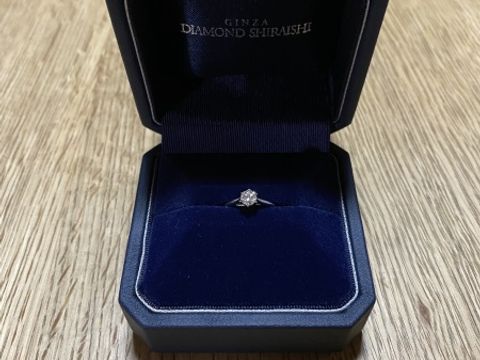 【銀座ダイヤモンドシライシの口コミ】 一石のソリティアタイプで、プラチナという、シンプルかつ王道な婚約指輪…