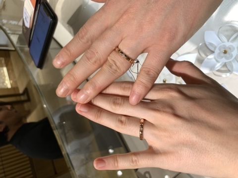 【ルイ・ヴィトン(LOUIS VUITTON)の口コミ】 いままで見たことないような斬新なデザインの指輪
真ん中の宝石は1粒か3粒…