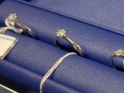 【銀座ダイヤモンドシライシの口コミ】 シンプルかつ王道な婚約指輪が欲しい方にとってはうってつけのデザインだ…