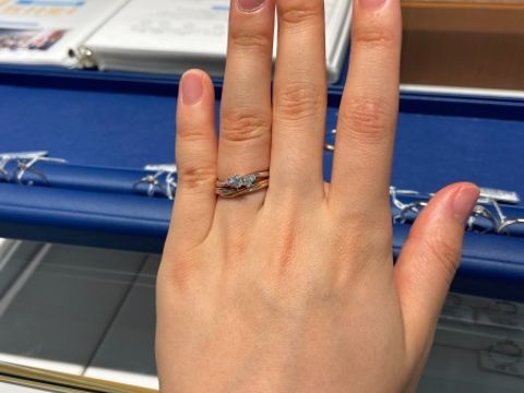 【銀座ダイヤモンドシライシの口コミ】 婚約指輪と結婚指輪のセットリングを購入予定でしたが、ウェーブに配置さ…