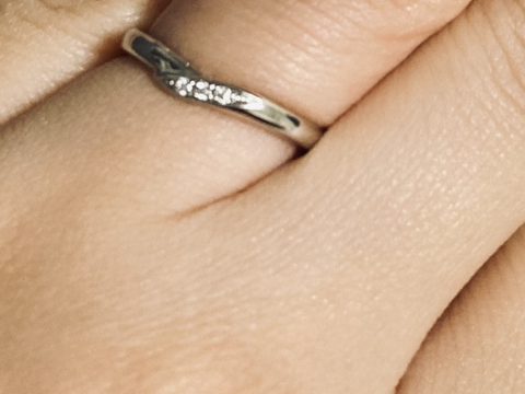 【アイプリモ(I-PRIMO)の口コミ】 私は手が小さくて色黒なのですが、女性らしいデザインで手元が華やかにな…