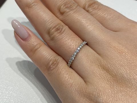 【Ponte Vecchio(ポンテヴェキオ)の口コミ】 シンプルで細いものを探していたのでとてもきれいだなと思いました。
他店…