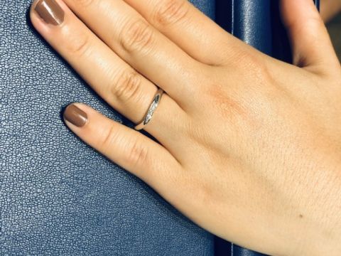 【銀座ダイヤモンドシライシの口コミ】 クレールという名前の指輪が王道なデザインと言われて少し違うデザインを…