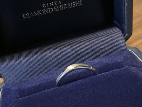 【銀座ダイヤモンドシライシの口コミ】 指輪を付けるのは初めてで、あまりキラキラしすぎているのはどうもなあと…