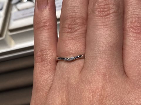 【アイプリモ(I-PRIMO)の口コミ】 手が小さく、指も短い為好んで普段から細身のリングをしていた為、結婚指…