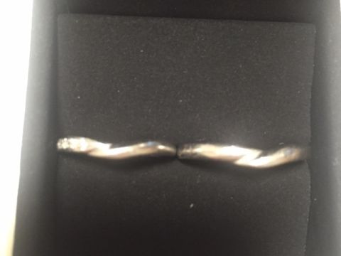 【ジュエリーツツミ(JEWELRY TSUTSUMI)の口コミ】 プラチナ950で純度が高いこと。そして、シンプルなデザインで少しV字っぽ…