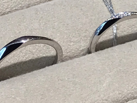 【TRECENTI(トレセンテ)の口コミ】 とにかく付け心地が良いです。いろいろな指輪を試着してみましたが、トレ…