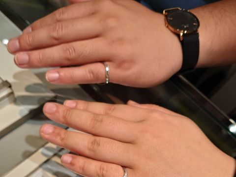 【アイプリモ(I-PRIMO)の口コミ】 メレダイヤのラインを繊細なミル打ちで、さらに縁取りしてあり華やかで品…