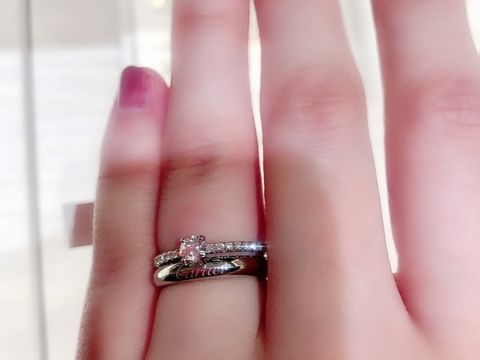【カルティエ(Cartier)の口コミ】 結婚指輪で悩んでいたのが、こちらのCドゥカルティエの新作、丸みのあるタ…