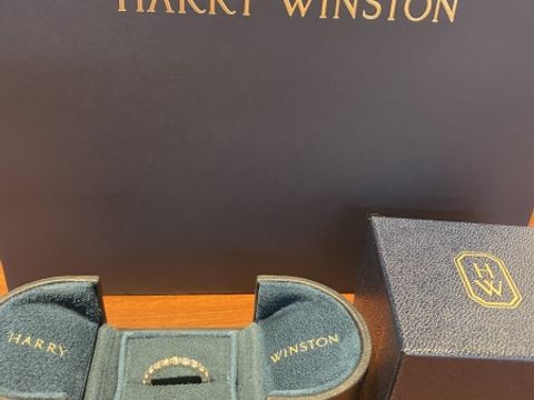 【ハリー・ウィンストン(Harry Winston)の口コミ】 フルエタニティーを検討しており、他ブランドも数件比較しましたが、輝き…