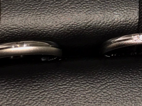 【ラザール ダイヤモンド(LAZARE DIAMOND)の口コミ】 ダイヤが５つ並べられています。そこまで派手過ぎるということではないの…