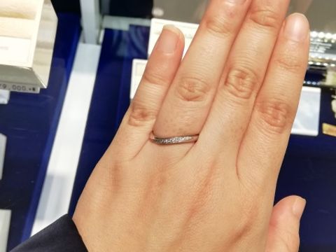 【GALA JEWELRY(ガラジュエリー)の口コミ】 最初は、ダイアもなくシンプルな物を希望しましたが、ダイア入りでも安く…