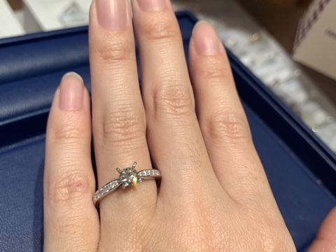 【銀座ダイヤモンドシライシの口コミ】 他のハイブランドの指輪と比べると圧倒的にコスパが良いところです。ダイ…