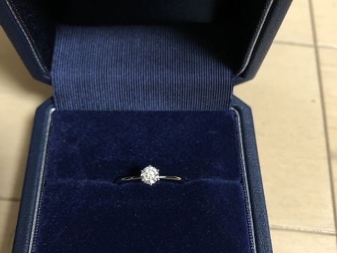 【銀座ダイヤモンドシライシの口コミ】 細めの指輪の方が自分の手に合っていたところ
シンプルでダイヤモンドが目…