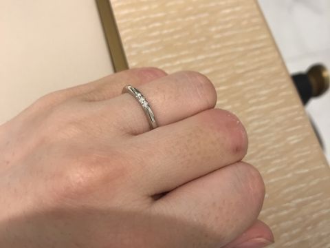 【ティファニー(Tiffany & Co.)の口コミ】 シンプルなデザインを求めていたので、この指輪に出会いました。ストレー…