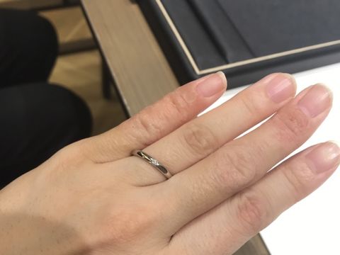 【ラザール ダイヤモンド(LAZARE DIAMOND)の口コミ】 シンプルなデザインで探していたのですが、ダイヤ１石のものでずっとピン…