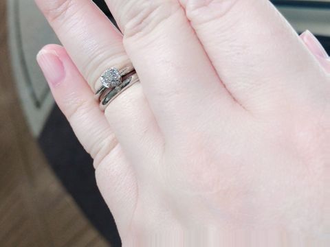 【ブルガリ(BVLGARI)の口コミ】 婚約指輪・結婚指輪を見たいと伝えると上の階に通して頂きました。銀座で…