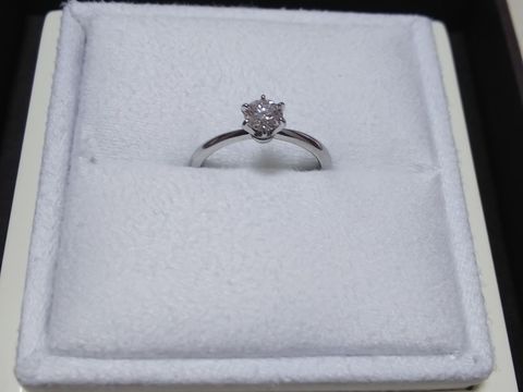 【LUCIE(ルシエ)の口コミ】 サプライズで貰ったので聞いた話ですが・・・。
まず石を選び、その後に石…