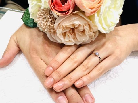 【ラザール ダイヤモンド(LAZARE DIAMOND)の口コミ】 ダイヤモンドが綺麗で、品質がよいお店を探していました。
リング部分はシ…