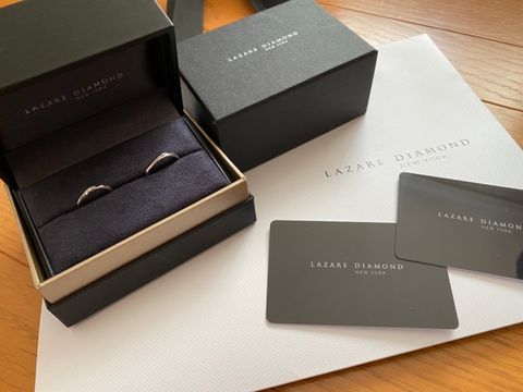 【ラザール ダイヤモンド(LAZARE DIAMOND)の口コミ】 お互いに指が短く子供っぽいので、わたしは細いウェーブがかかったものを…