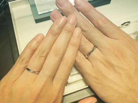 【俄(にわか)の口コミ】 ダイヤモンドが付いておらずシンプル、でも少し個性のあるデザインの指輪…