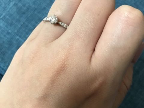 【銀座ダイヤモンドシライシの口コミ】 いろいろなデザインを出していただきましたが、華やかなデザインに惹かれ…