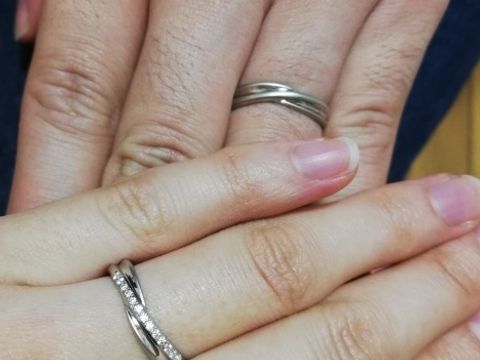 【I's stone(アイズストーン)の口コミ】 歳を重ねても飽きないような幅が太めの指輪を探していました。きれいな曲…