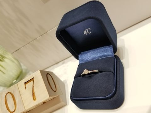 【4℃ BRIDAL(ヨンドシーブライダル)の口コミ】 色んな指輪をみせてもらいましたが、一番つけ心地がしっくりきました。そ…