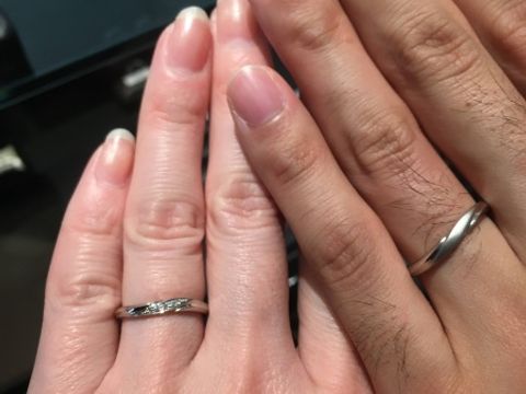 【エクセルコダイヤモンド(EXELCO DIAMOND)の口コミ】 男女ともに流れのあるデザインで、ペア感があるのが気に入りました。男性…