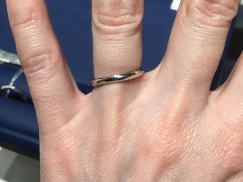 【銀座ダイヤモンドシライシの口コミ】 ダイヤモンドが付いていないストレートの指輪とウェーブの指輪、ストレー…