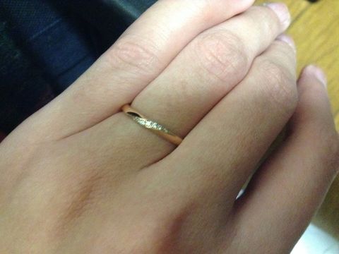 【Galopine & Galopin(ガロピーネガロパン)の口コミ】 デザインが決め手^ ^ウェーブが入っていて派手すぎない、細身のデザインを…