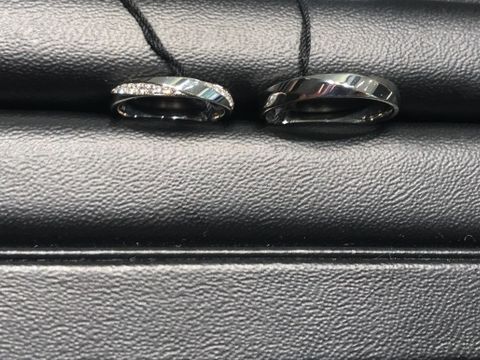 【ラザール ダイヤモンド(LAZARE DIAMOND)の口コミ】 今回見させてもらったのはストレートタイプではなく、エッジが斜めに入っ…